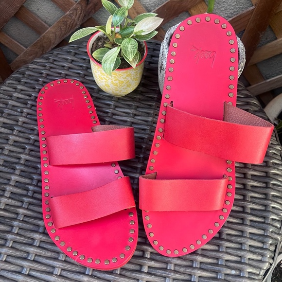 Beeks Finch Leather Sandals - Picture 1 of 9